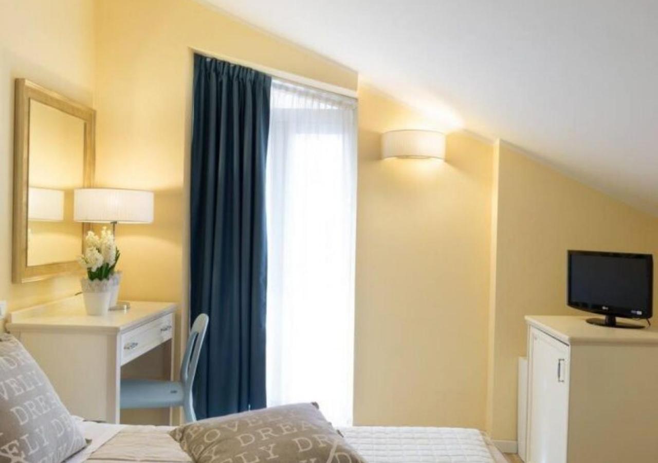 Beyou Hotel Villa Rosa 리치오네 외부 사진