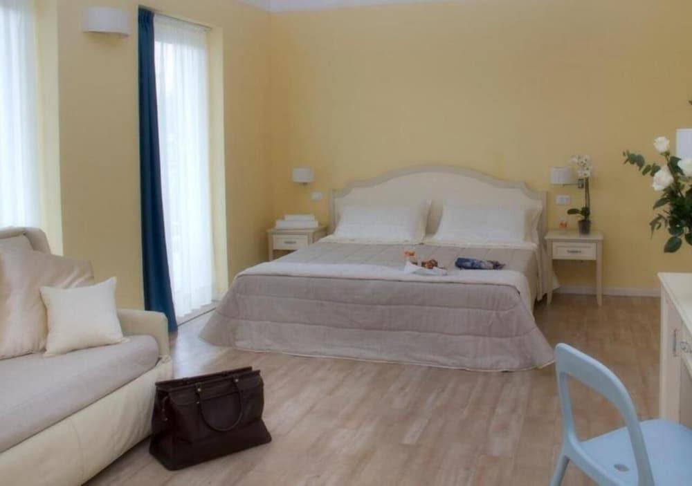 Beyou Hotel Villa Rosa 리치오네 외부 사진